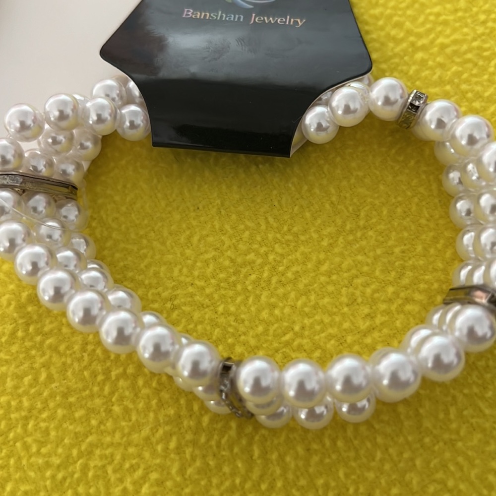 NWT  Dog Pearl Necklaces - Picture 2 of 3
